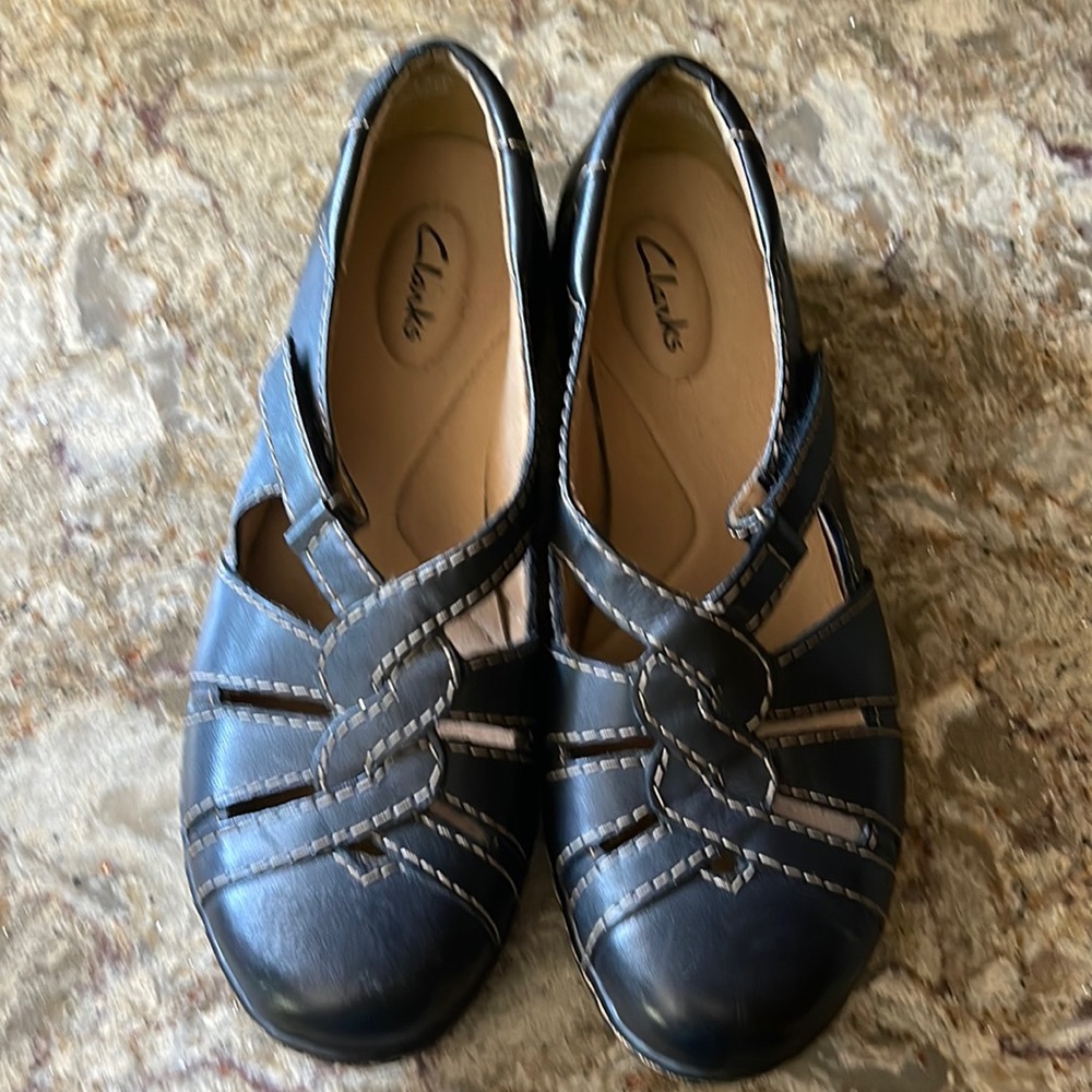 Clarks Black Leather Loafers with velcro closure. Size 8.5M